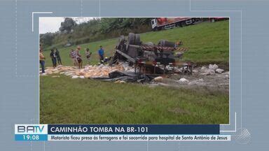 Batv Feira De Santana Caminh O Carregado De Argamassa Tomba Na Br