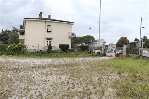 Un Parcheggio Nell Ex Rimessa Dei Tram A Gorizia Per I Pendolari Della