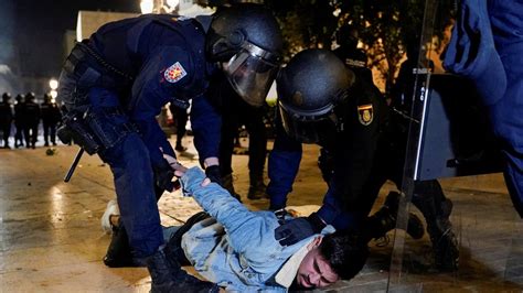 Los Disturbios En La Manifestación De Valencia Se Cierran Con 4