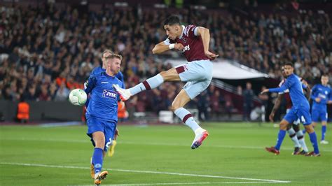 West Ham 1 0 Silkeborg Manuel Lanzini Penalty Sees Hammers Qualify For