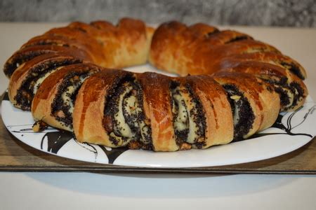 Слоеные язычки с медом и грецким орехом - пошаговый рецепт с фото