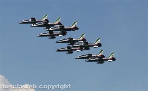 Le Frecce Tricolori Sul Lago Di Bolsena Tusciaweb Eu