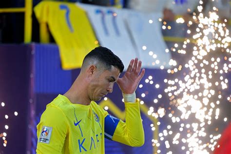 Cristiano Ronaldo é punido pela Liga Saudita por ato obsceno