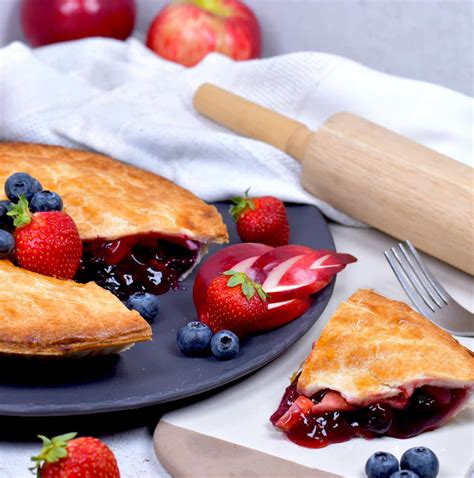 Tarte Aux Trois Fruits Savoureusebertrand Le Traiteur