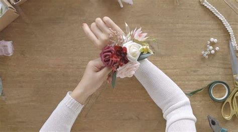 How To Make A Simple Corsage Wristlet