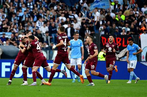 Lazio perde em casa para o Torino. Napoli com a mão no títuloJogada 10