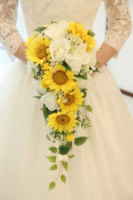 12 Wedding Bouquet Sunflowers| [site:name] | Arabia Weddings