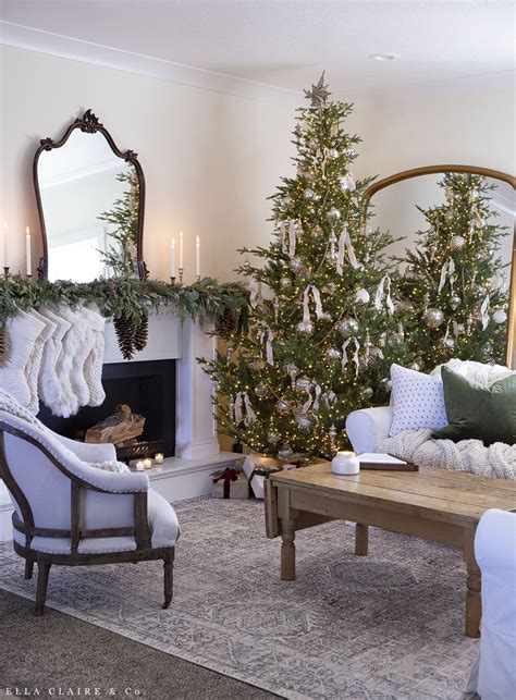 Elegant Christmas Fireplace - Ella Claire & Co.