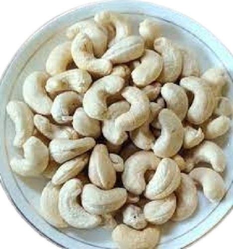 A Grade Half Moon Shaped Highly Nutritious White Whole Cashew Nut