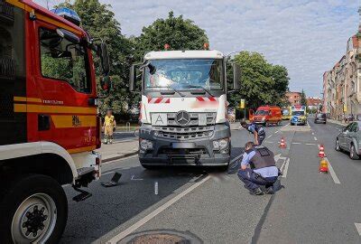 Tödlicher Unfall 68 jähriger Radfahrer stirbt nach Kollision mit LKW