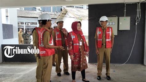 Bupati Sukoharjo Sidak Proyek Pembangunan Gedung Parkir Dan Taman Plaza