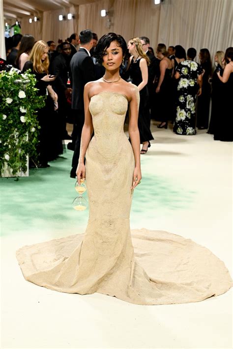 Met Galas Sand Dress Explained Details On Tylas Balmain Look That