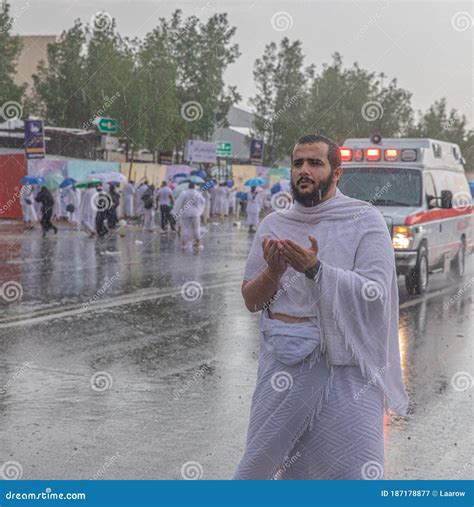 Muslim Pilgrims Praying on Jabal Arafat, HajjHajj Pilgrim PrayingMuslim Man Wearing Hajj Cloth ...