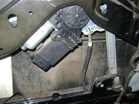 центральный замок левой двери — Skoda Octavia A4 Mk1, 2 л, 2000 года ...