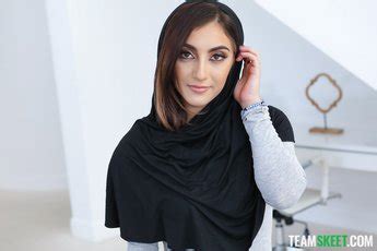 Horny Arabic Lady Jezebeth Bends Over For Deep Pussy Pounding 20 Photos