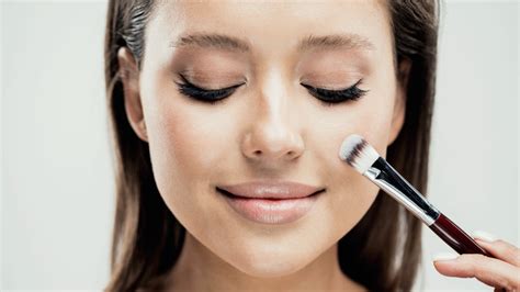 Tricks To Make Your Makeup Last All Day