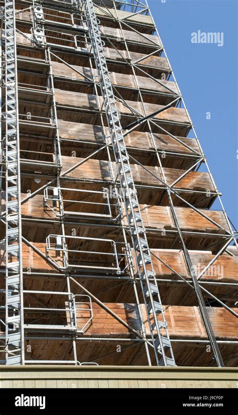 Scaffold plank hi-res stock photography and images - Alamy 