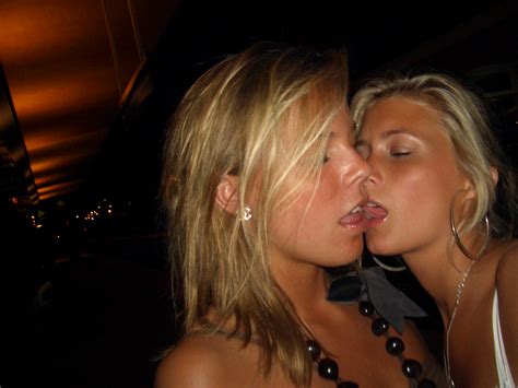 Blonde Tongue Play Via FunWithFriends Porn Pic