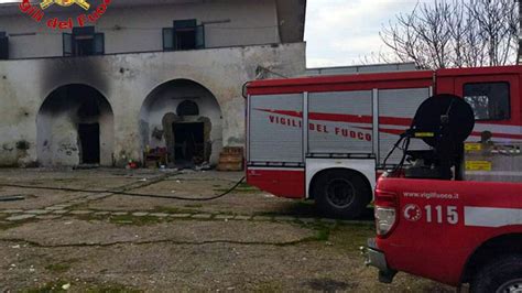 Incendio Distrugge Un Capannone Il Fatto Vesuviano