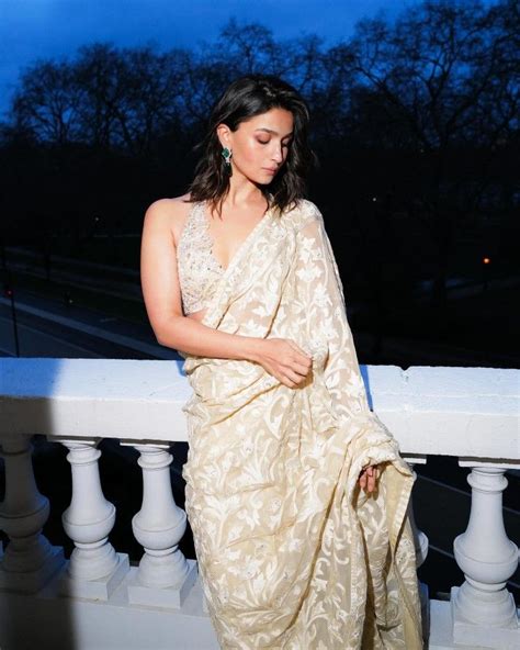 Pin by 𝙨𝙖𝙣𝙖𝙢 on Aliaa Bhatt in 2024 Saree designs Pakistani bridal