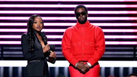 Diddy Presenta Tamika Mallory With Revolt Black Excellence Award