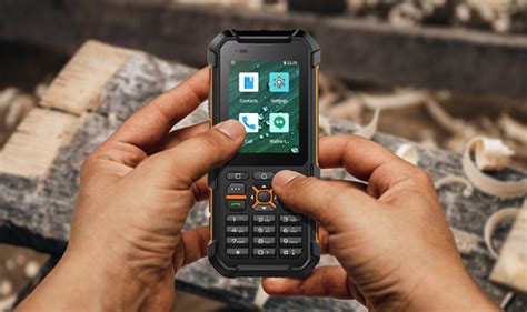 В Китае сделали лучший кнопочный телефон на рынке. Там есть NFC и ...