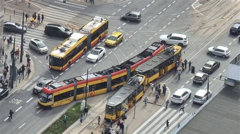 Po Zderzeniu Tramwaje Wypad Y Z Szyn