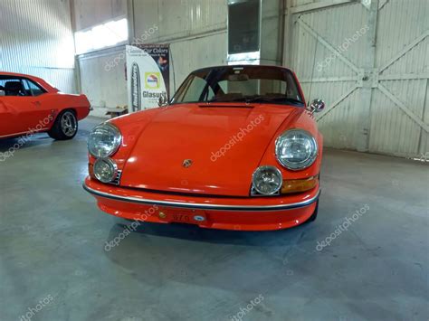 Viejo Deporte Rojo Porsche Speedster Coupe En Un Almac N