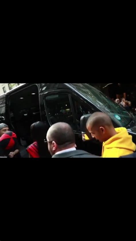 Nickiminaj Looses Control As Fans Grab Her Ass Photo Video Celebrities Nigeria