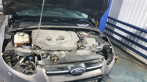 Заменил ксеноновые лампы ближнего света — Ford Focus Wagon III, 2 л ...