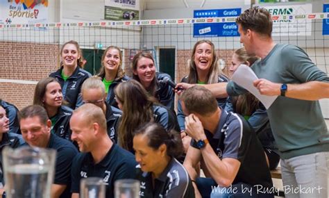 Presentatie Van Dames En Heren Volleybalvereniging Alterno Apeldoorn