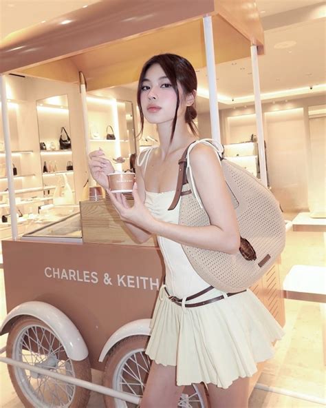 Ảnh tiktoker Hoài Thư Trần bikini khoe vóc dáng cuốn hút