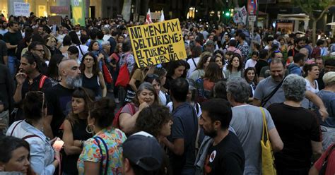 Mallorca Tausende Protestieren Gegen Massentourismus