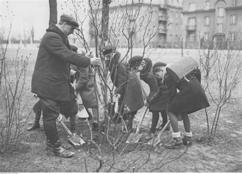 80 lat temu w kwietniu 1938 roku Święto sadzenia drzew i opieki nad