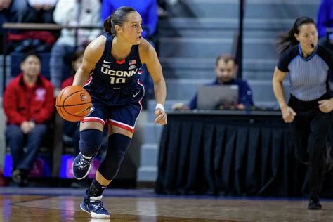 Uconn Womens Basketball Runs Past No 21 Creighton