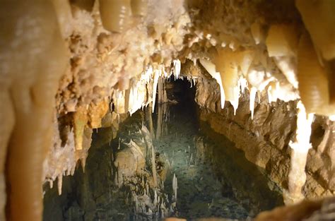 Crystal Lake Cave in Dubuque, Iowa - Exploration America