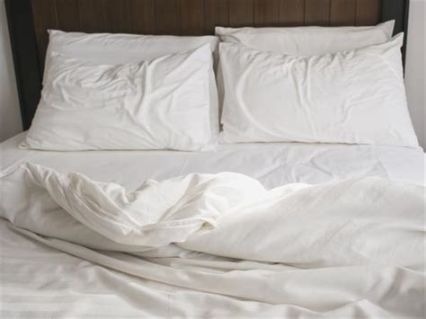 Reasons To Sleep Naked No Theyre Not Gross Danette May