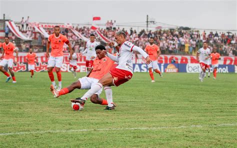 Nova Iguaçu vence Bangu e assume provisoriamente o primeiro lugar do