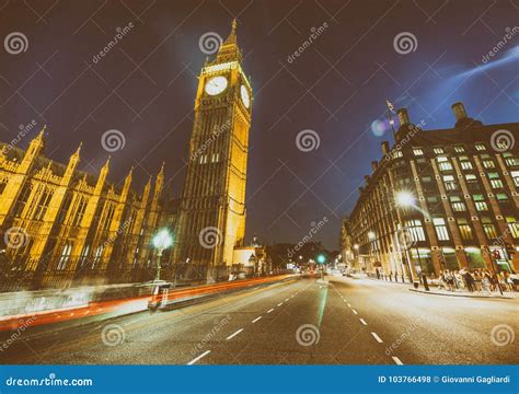 Palacio Y Big Ben De Westminster En La Noche Del Puente De Westminster