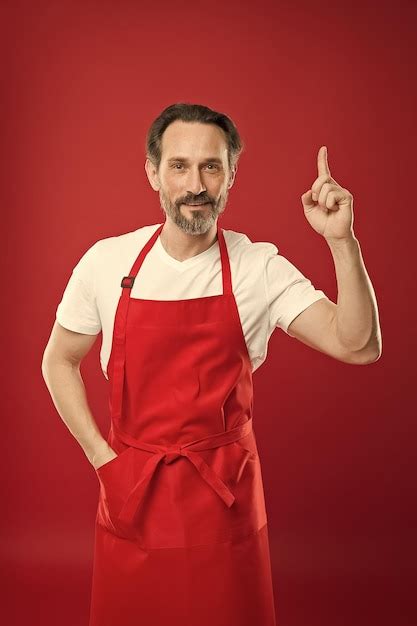 Magia culinária cozinhe barba e bigode vestindo avental fundo