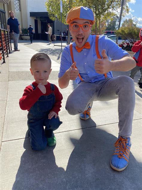 Stevin John As Blippi Friend Pictures Poses Friend Pi