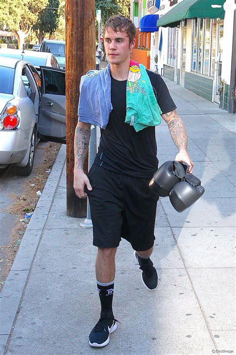 Justin Bieber Tout Transpirant à La Sortie De Son Cours De Boxe Au Ten Goose Boxing à Los