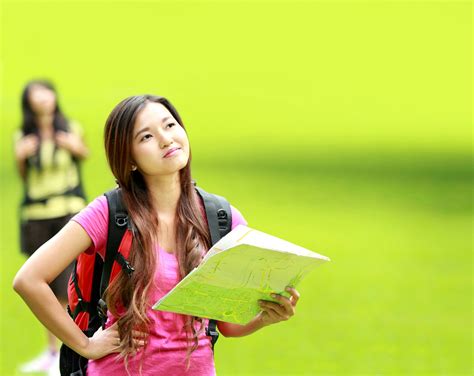 A Freshman Year Checklist: Do 10 Things Now to Succeed Later - NerdWallet