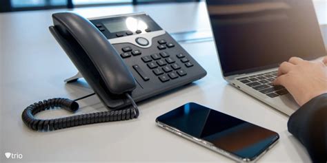 Softphone vs Deskphone: Which Is Better For Your Company?