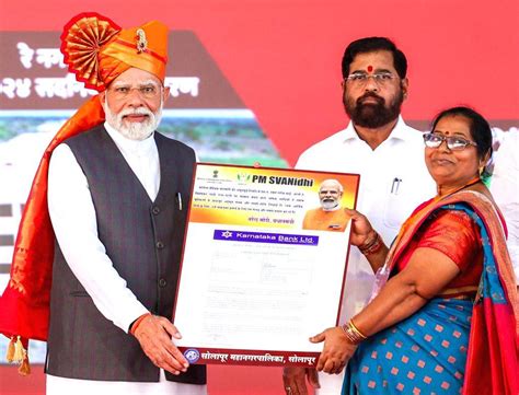 Prime Minister Narendra Modi At The Laying Foundation Stone Of Various Projects At Solapur