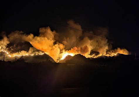 Los Vientos De Santa Ana Avivan Los Incendios En El Sur De California