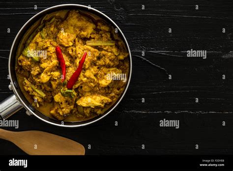 Traditional Thai spice curry with chicken recipe Stock Photo - Alamy