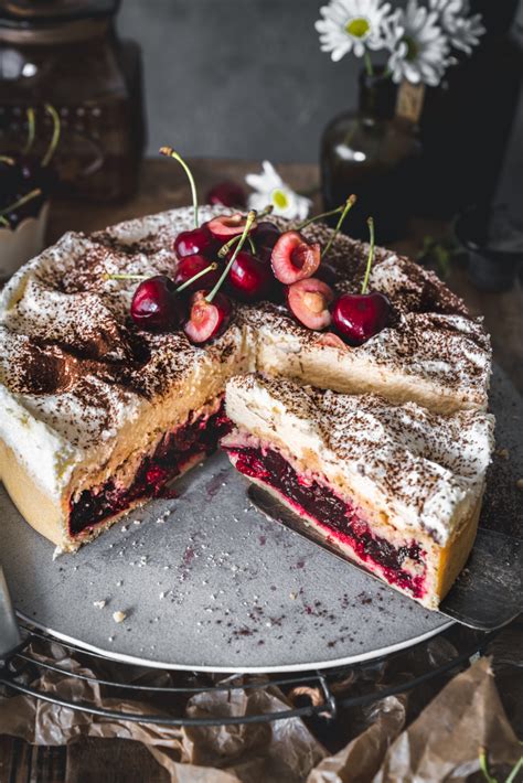 Feuerwehrkuchen So Einfach Backt Ihr Den Klassiker Mit Kirschen Selbst