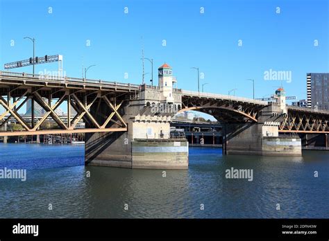 Portland, City of Bridges: Burnside Bridge Stock Photo - Alamy