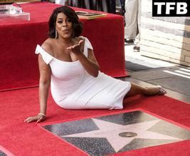 Niecy Nash Sexy Flashes Her Hot Boobs In Various Photos Collection AZNude